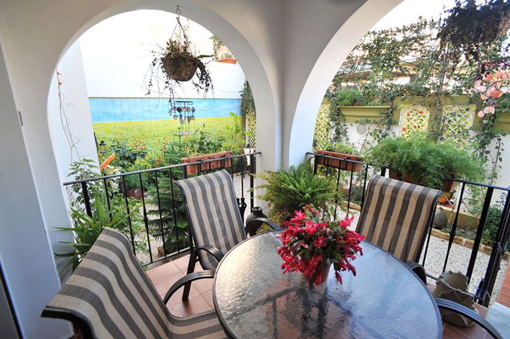 شرفة الإقامة LES DEXU PALMIERS, AMK hebbache immobilier Promoteur Immobilier Alger العرض العقاري في الجزائر